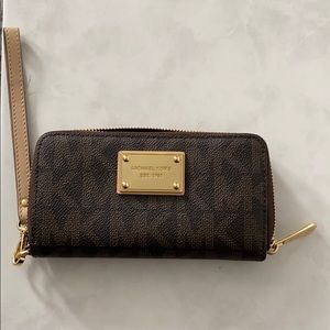 Michael Kors Wallet/Wristlet